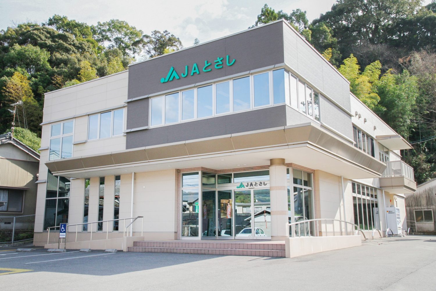 土佐市支所の外観