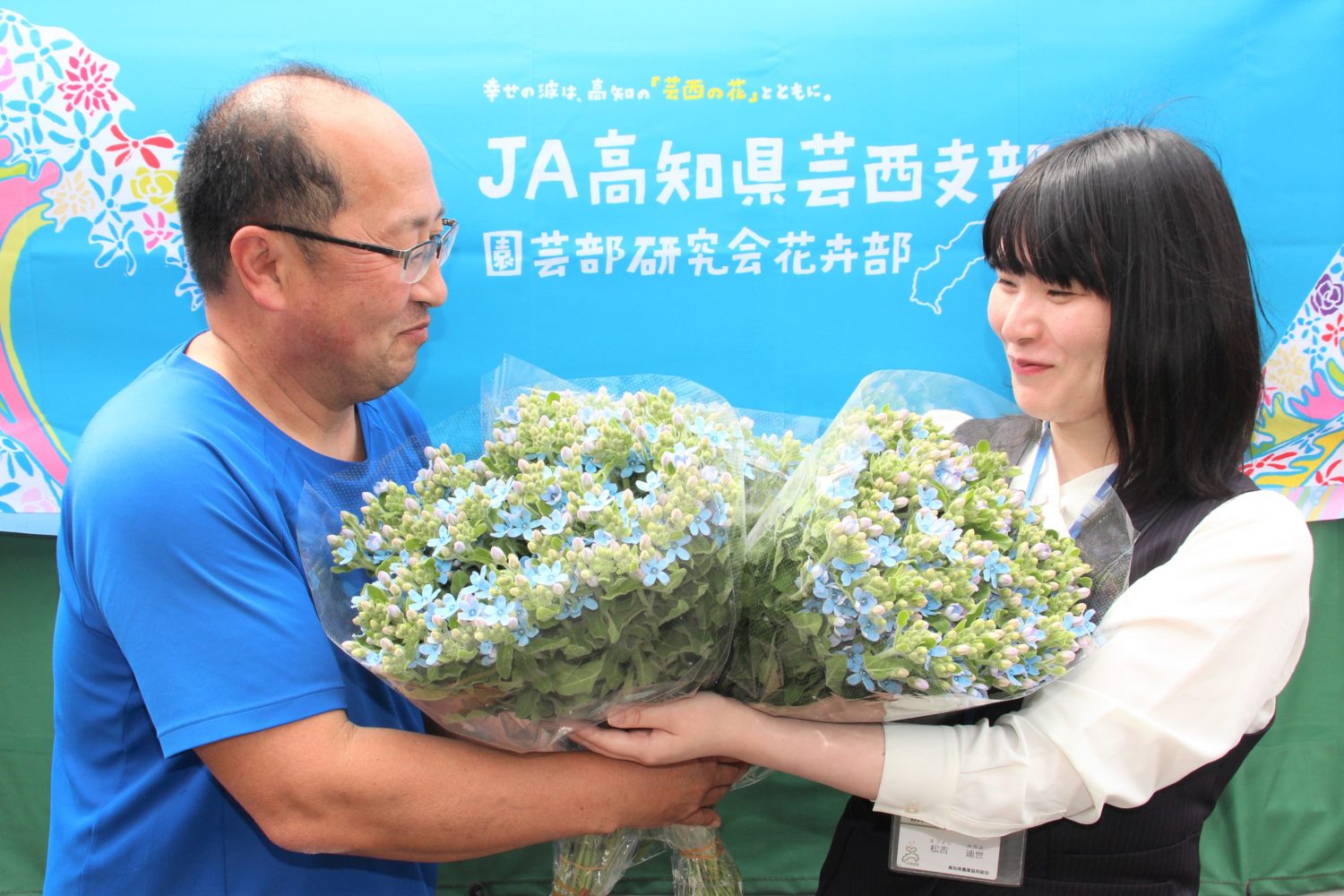 職員による花の購入で、生産者を応援の写真(高知県高知市)