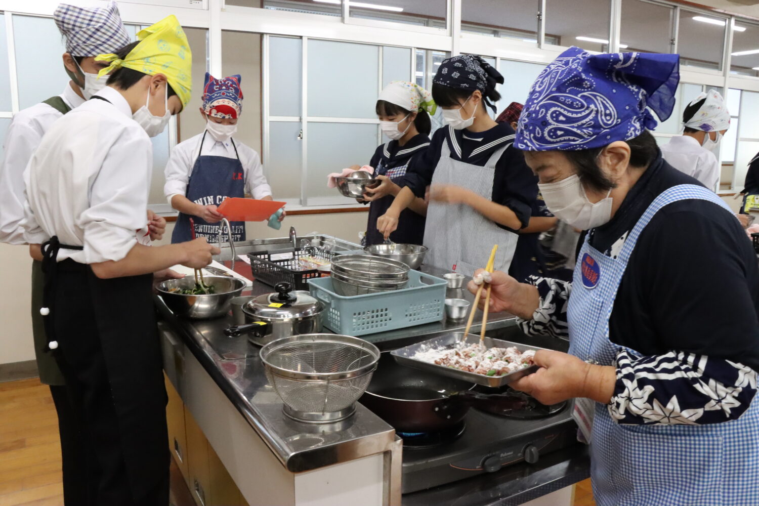 女性部が中学校で出前授業!の外観
