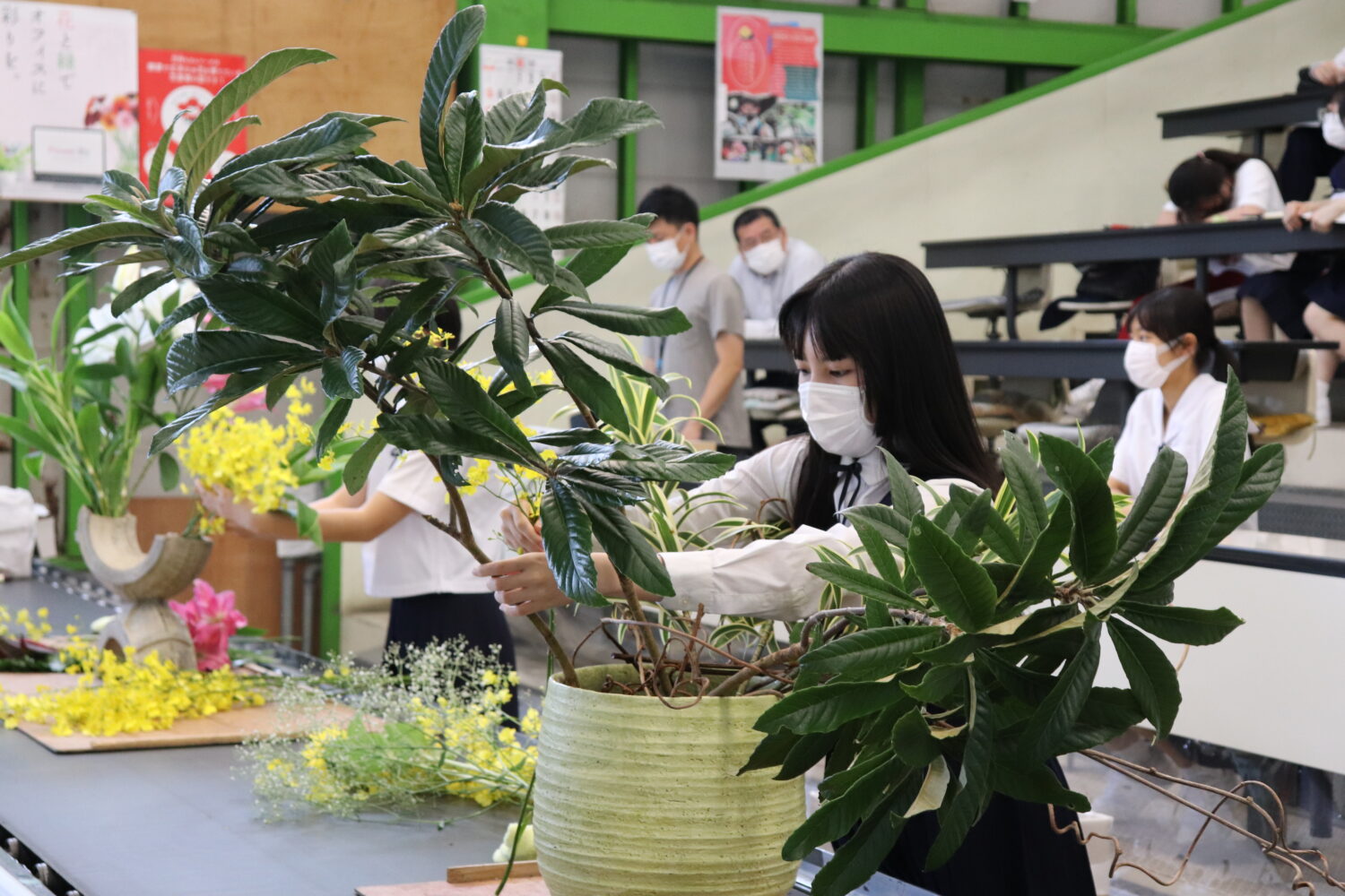 学生たちが花いけバトルに向けて練習会！ - 【公式】JA高知県