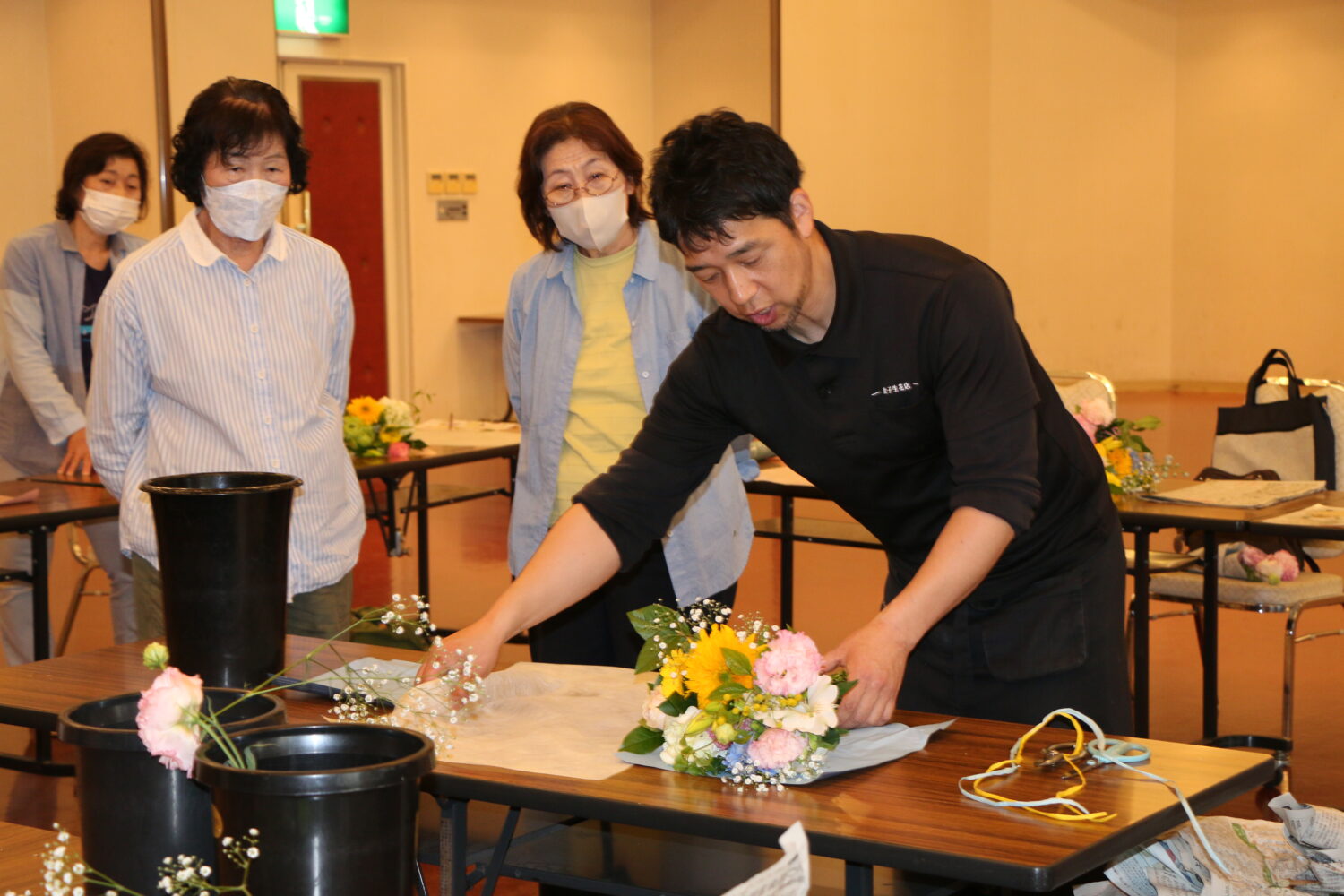 フラワーアレンジメントで脳トレ💐の写真(高知県高知市)