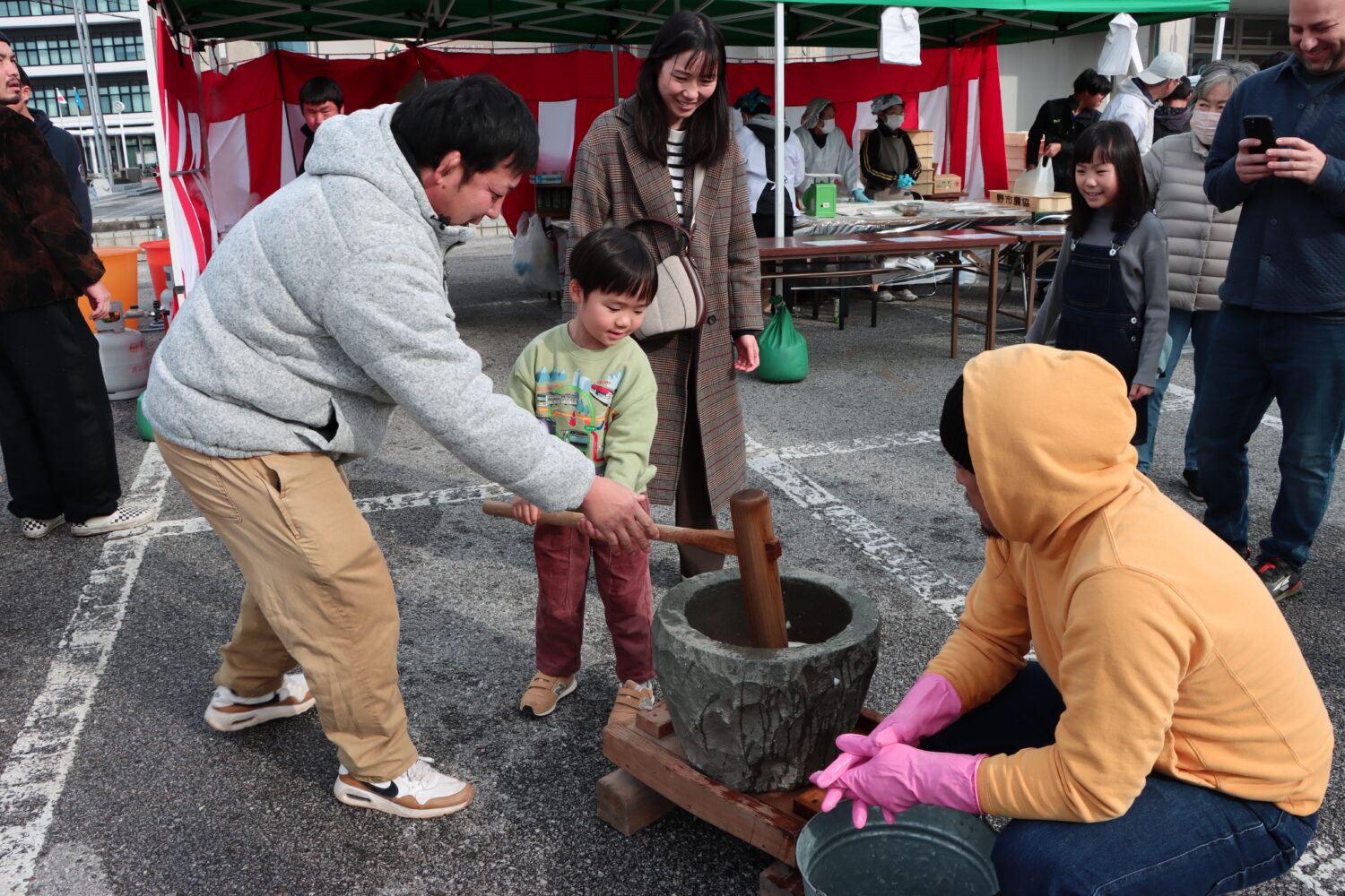 年末恒例の餅つき開催!!の写真(高知県高知市)