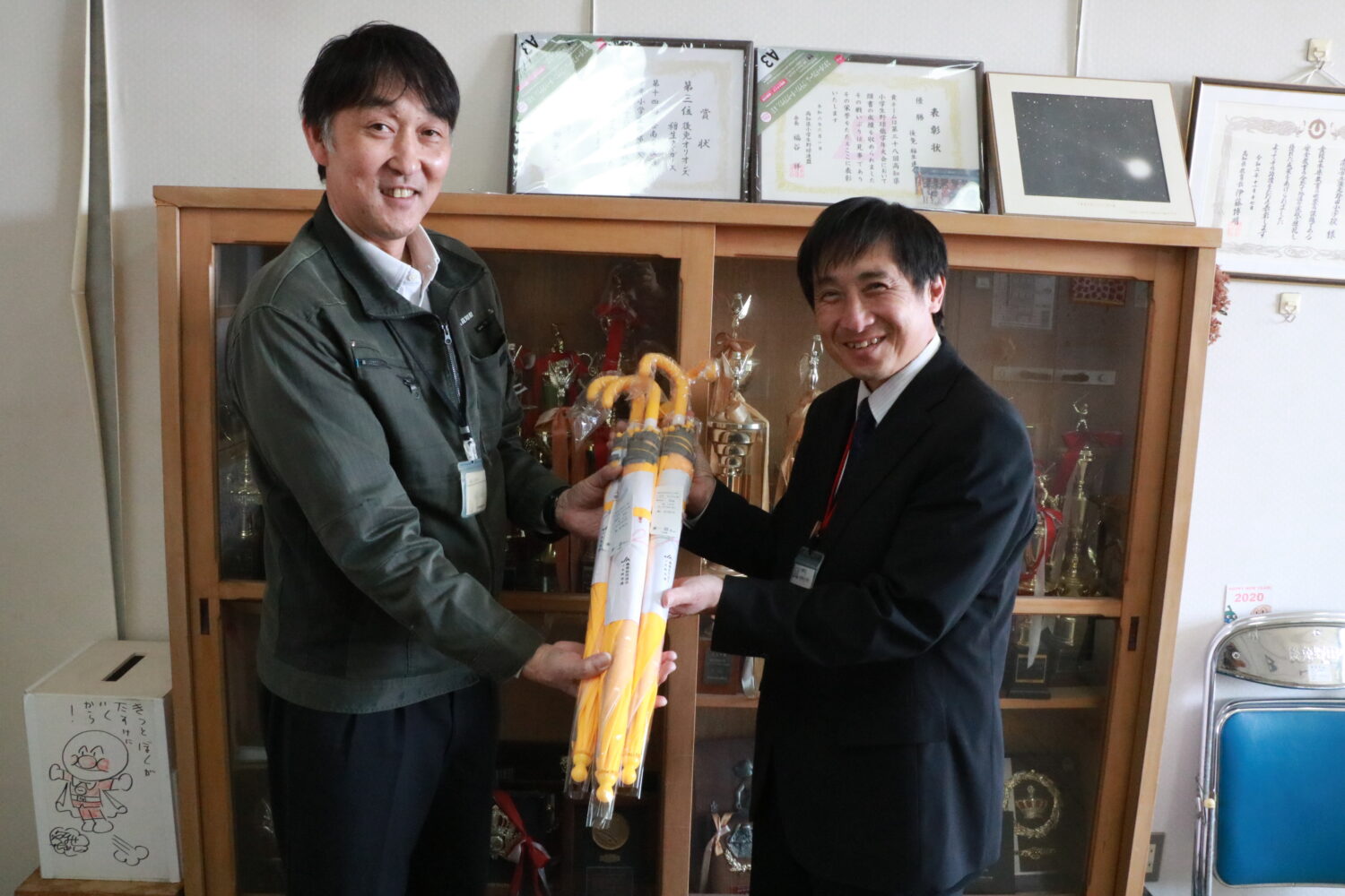 新入学児童に交通安全傘を贈呈✨の写真(高知県高知市)